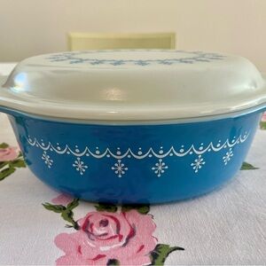Pyrex Snowflake Casserole Dish-Pristine